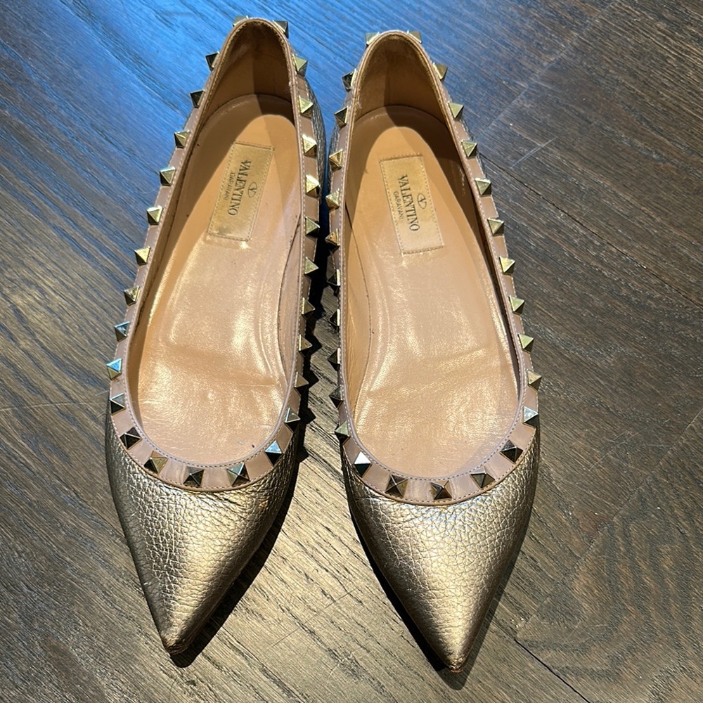 Valentino Gold Rockstud Studded Women's Flats 38 good condition